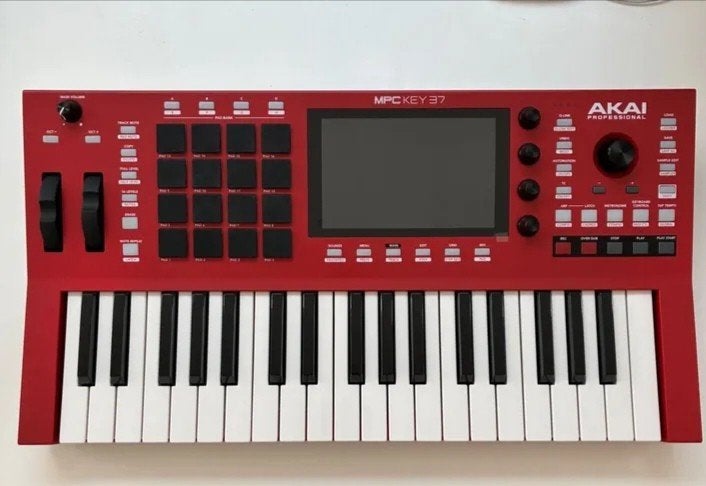 Aki MPC key 37 à peine utilisé, Musique & Instruments, Synthétiseurs, Enlèvement