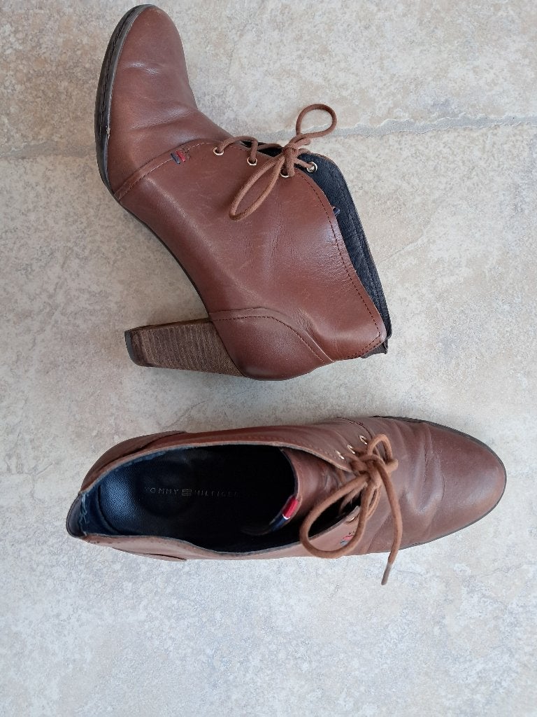 Merk Tommy Hilfiger: lederen botjes mt 40, Kleding | Dames, Schoenen, Hoge laarzen, Tommy hilfiger, Bruin, Ophalen of Verzenden