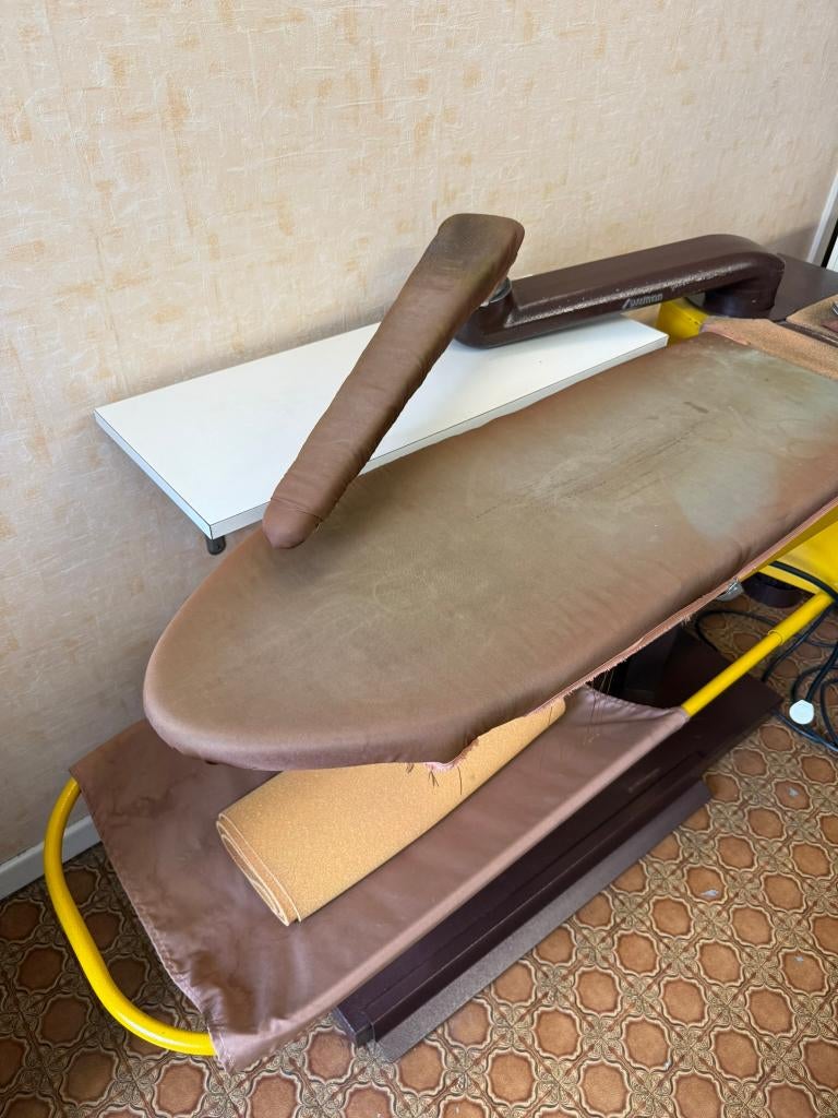 Professionele tafel met afzuigmechanisme, Ophalen, Gebruikt