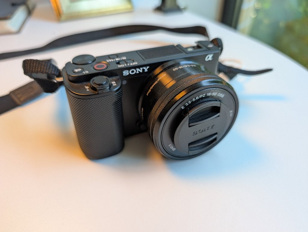 Sony ZV-E10 met EPZ 16-50 lens camera kit, Audio, Tv en Foto, Ophalen, Bluetooth, Lensdop, Zo goed als nieuw
