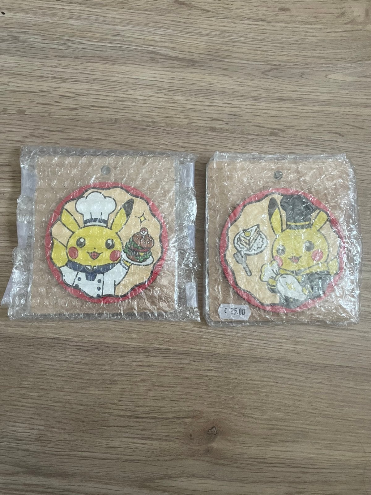 2 stuks pukachu onderleggers uit pokemon cafe japan, Enlèvement ou Envoi, Neuf
