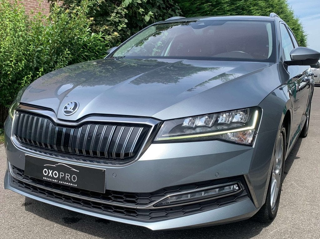 Skoda Superb PHEV 1.4 TSI 218 CV / PLUG-IN HYBRID / BI-XÉNO, Autos, Skoda, 1395 cm³, Argent ou Gris, Achat, Euro 6