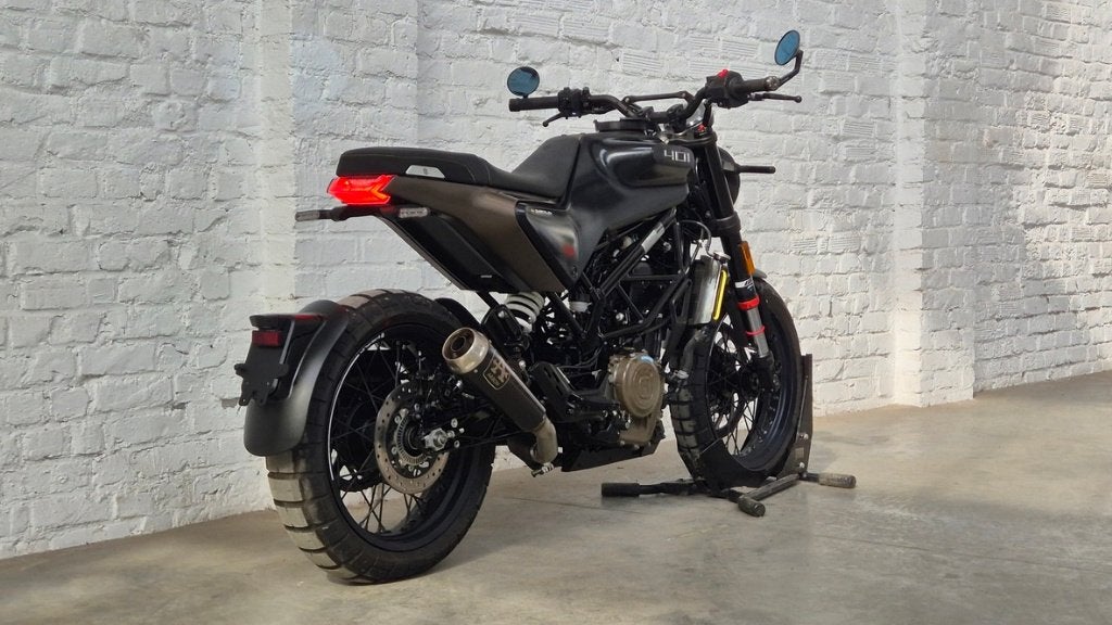 Husqvarna Black Pilen 401 A2 2023 Euro5 Arrow @motomobilia, Entreprise, Occasion, ABS, Permis Moto A2 minimum