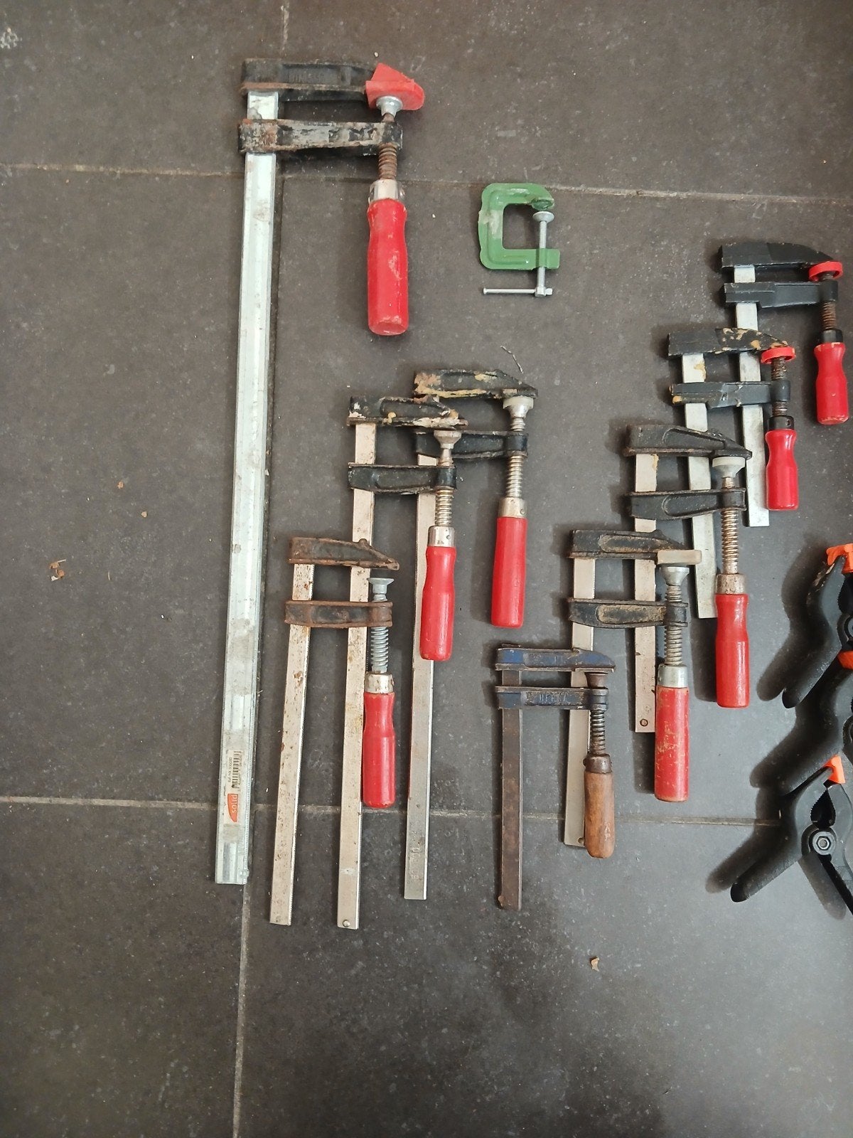 set  Serre-Joint, Enlèvement