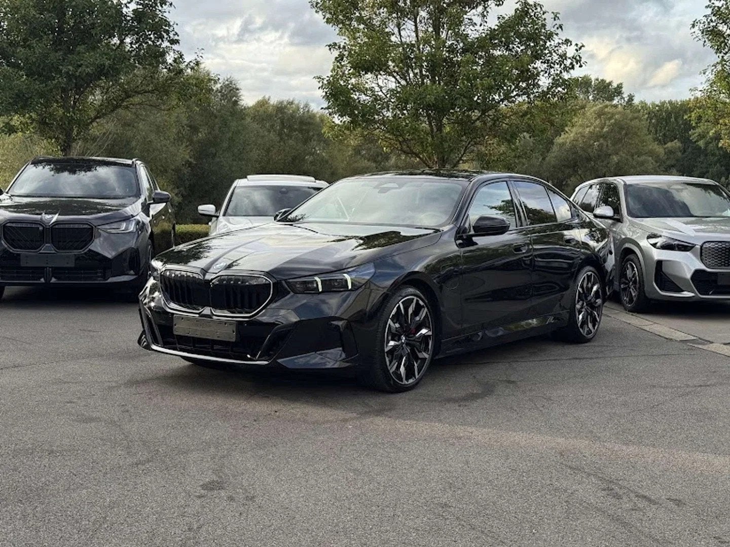 BMW 530e xDrive sedan FULL OPTION / INTEGR STEER / BOWERS&WI, Autos, BMW, 299 ch, 4 portes, Entreprise, Noir