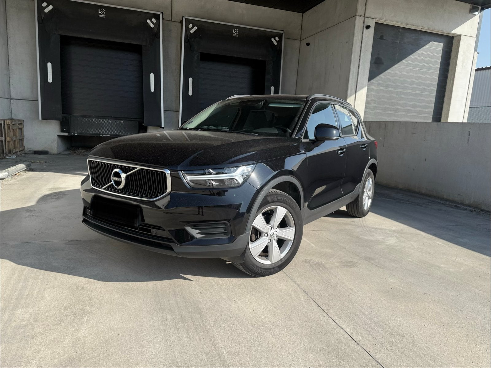 Volvo XC40 T3 Automaat | Tal van opties!, Auto's, Dealer onderhouden, 4 cilinders, Zwart, 5 zetels
