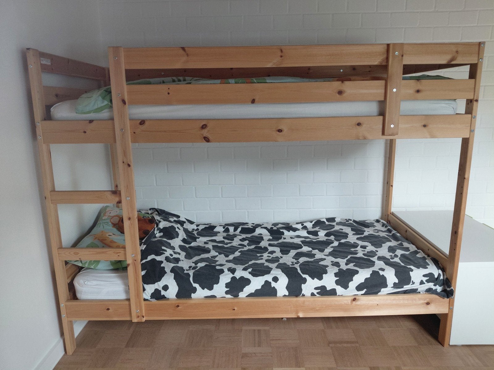 Houten stapelbed Mydal (Ikea), Kinderen en Baby's, Kinderkamer | Stapelbedden en Hoogslapers, Ophalen, Zo goed als nieuw, Stapelbed