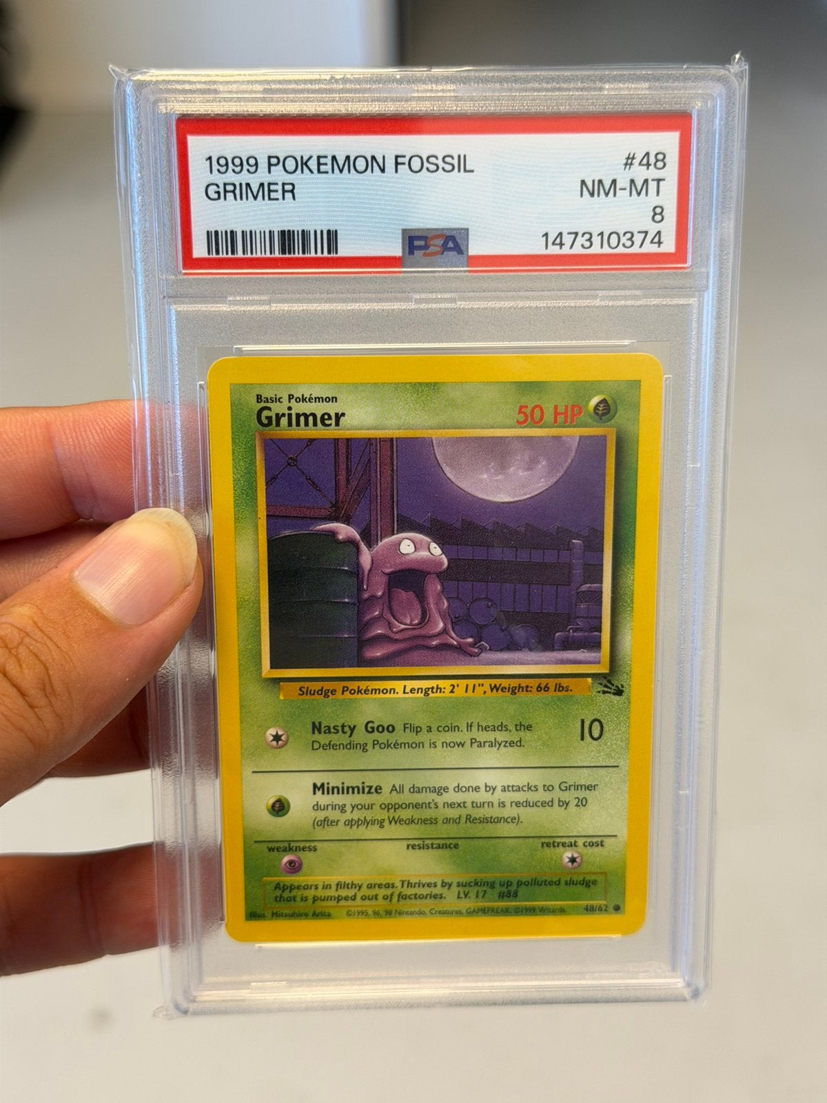 Pokémon Grimer 48/62 Fossil 1999 PSA 8 Vintage WOTC #48, Ophalen of Verzenden, Zo goed als nieuw, Losse kaart, Foil