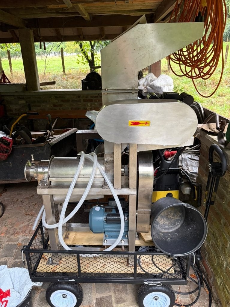 Automatische fruitpers met hakselaar en schroefpers, Elektronische apparatuur, Ophalen of Verzenden, Gebruikt