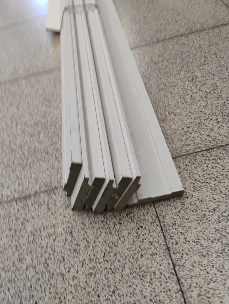 WITTE VLOERPLINTEN, Ophalen of Verzenden