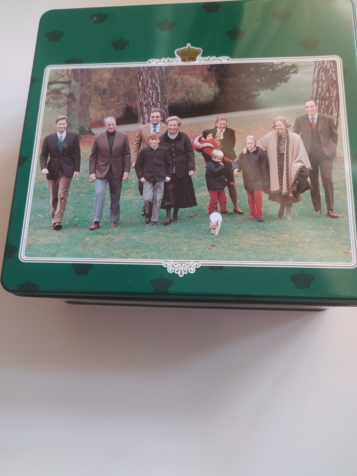 Mooie koekendoos met foto van de koninklijke familie, Ophalen