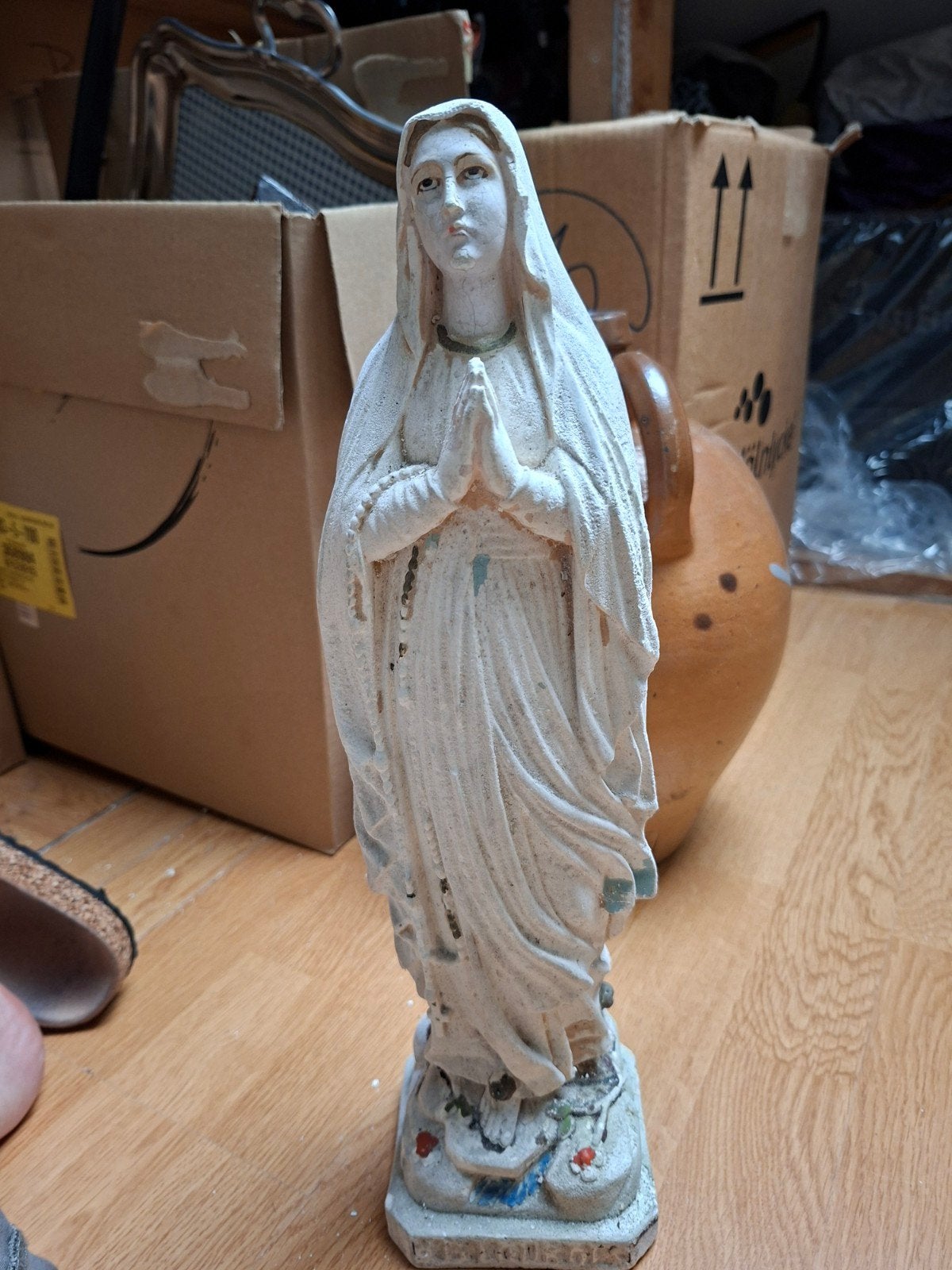 Grande vierge, Antiquités & Art, Enlèvement