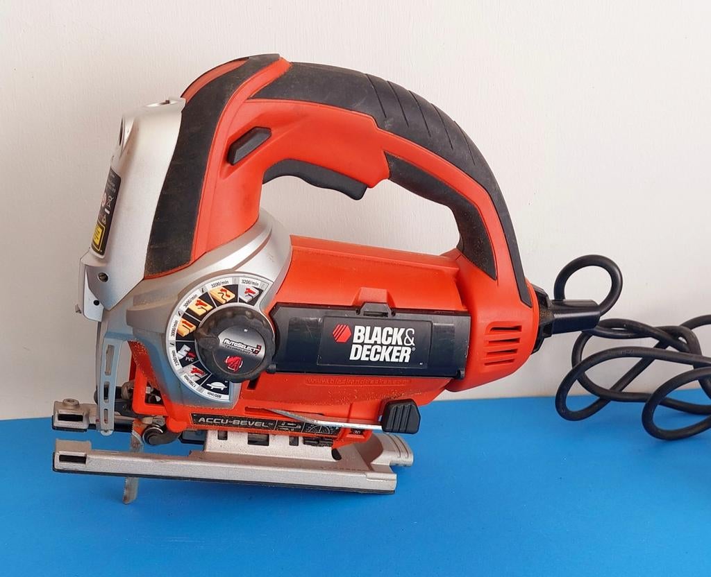 Scie sauteuse Black&Decker, Bricolage & Construction, Outillage | Scies mécaniques, 600 à 1200 watts, Enlèvement ou Envoi, 70 mm ou plus