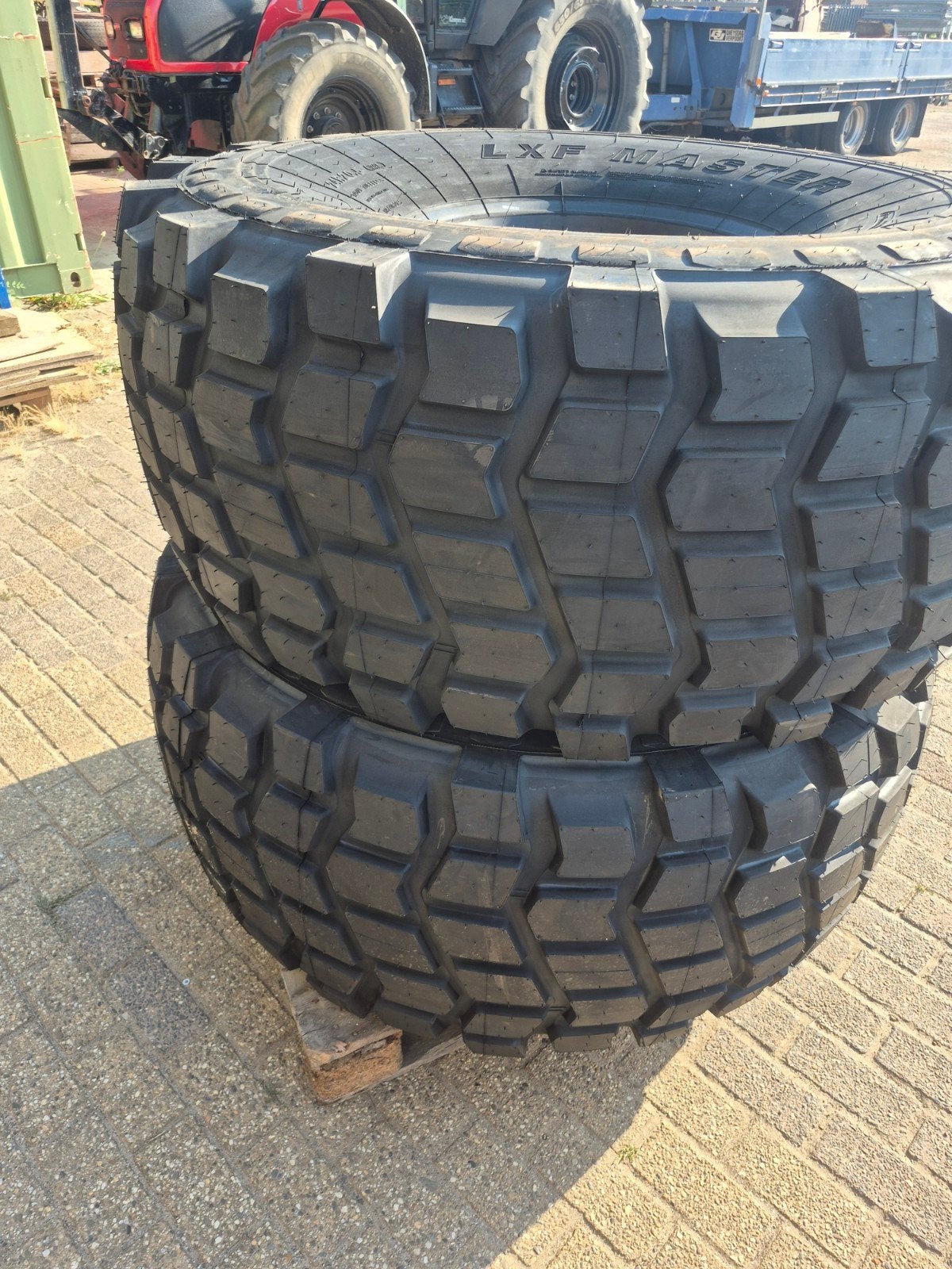 Nieuw uit voorraad leverbaar 24R20.5   605/70R20.5, Enlèvement