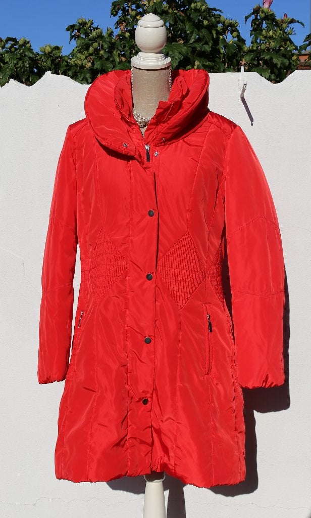Prachtige rode jas (donsjack) Madeleine - T44, Kleding | Dames, Jassen | Winter, Zo goed als nieuw, Maat 42/44 (L), Rood, Ophalen of Verzenden