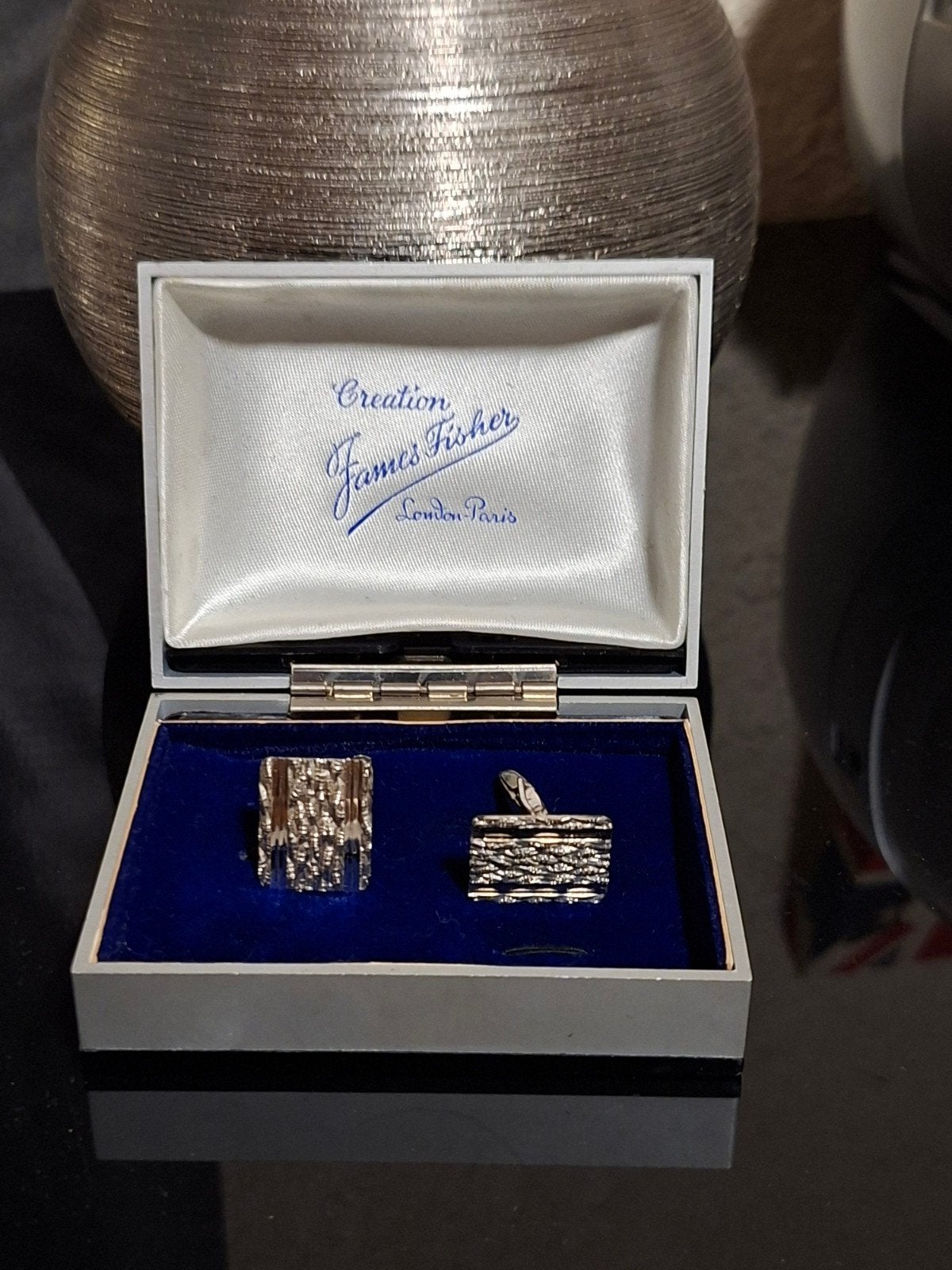 Bouton de manche création James fisher, Enlèvement ou Envoi, Argent
