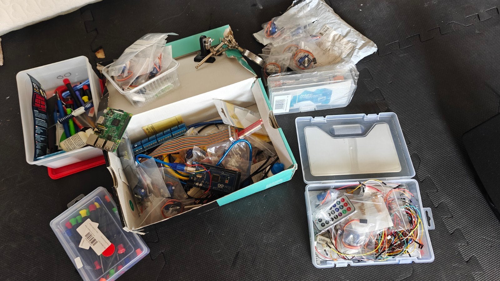 Arduinos, raspberry pi, breadbords, controllers ,..., Enlèvement ou Envoi