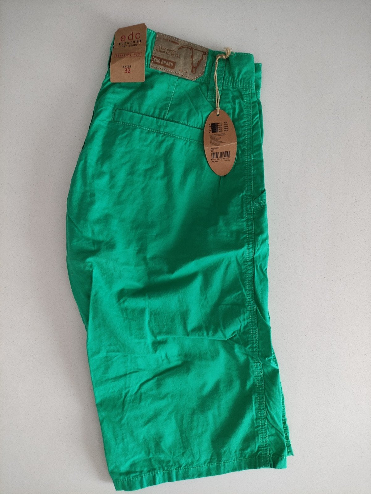 Green Shorts, édité par Esprit maat 32, Enlèvement ou Envoi