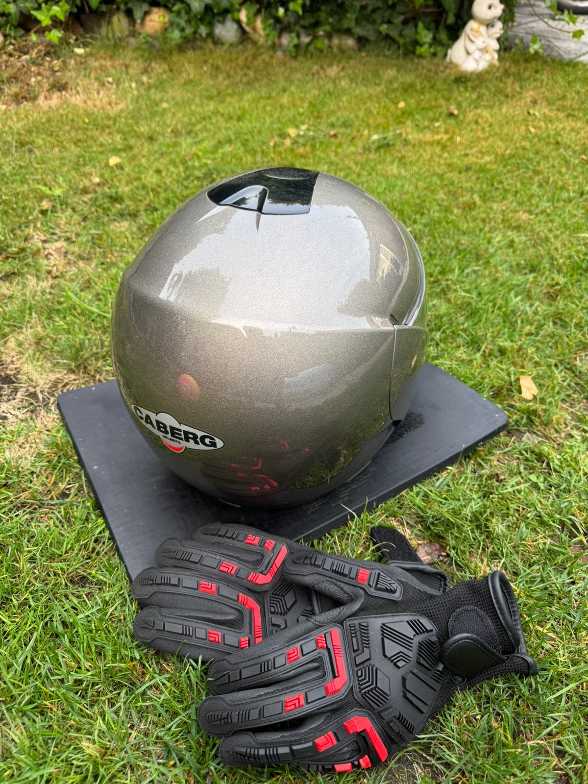 Helm + handschoenen, Enlèvement