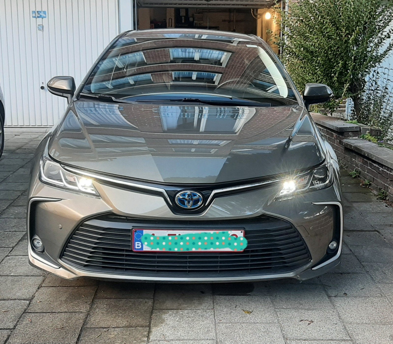 Toyota corolla Berlin automatique hybrid série premium, Autos, Cuir, Achat, Carnet d'entretien, Noir