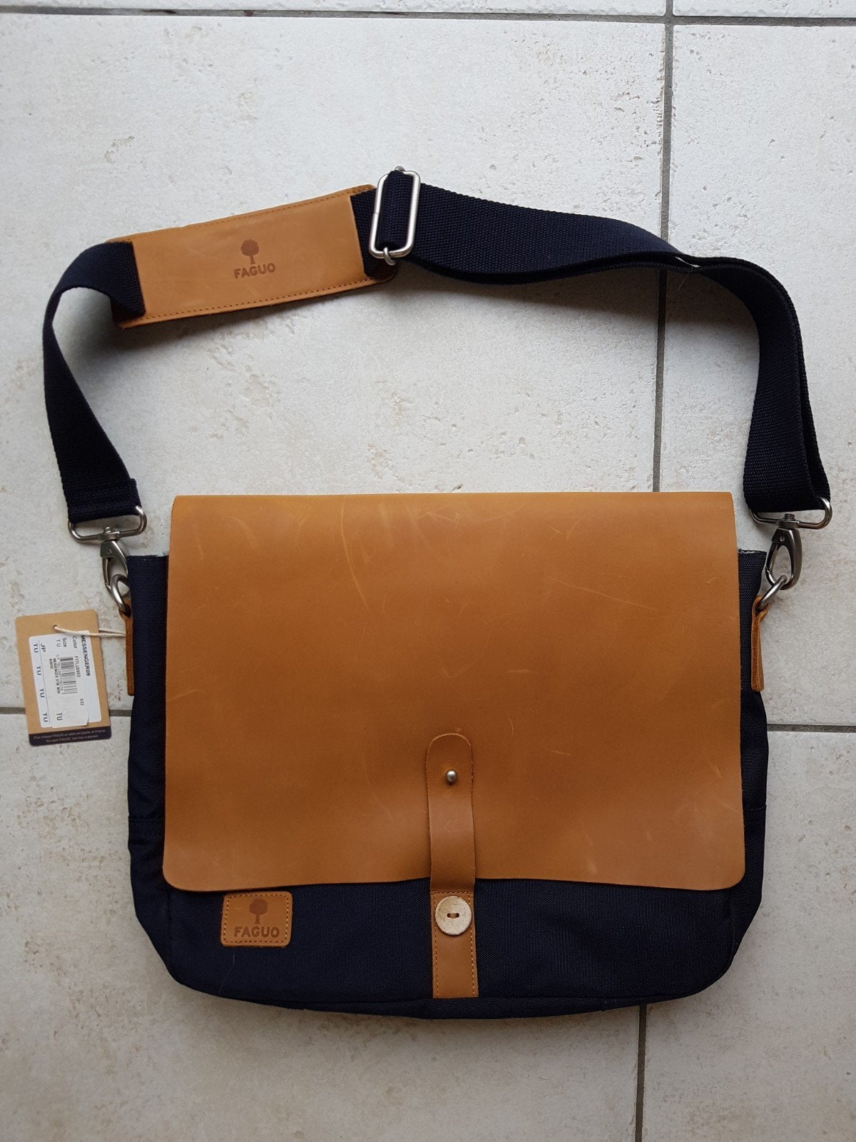 Faguo Messenger 9 Laptoptas heren, Bijoux, Sacs & Beauté, Sacs | Sacs à bandoulière, Autres marques, Cuir, Enlèvement ou Envoi