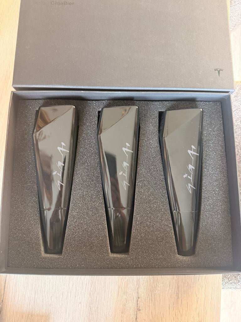Tesla GigaBier complete set, Verzamelen, Ophalen, Zo goed als nieuw, Flesje(s)