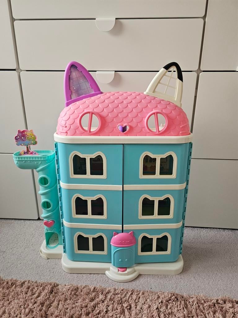 Maison Gabby’s Dollhouse, Enlèvement, Maison de poupées