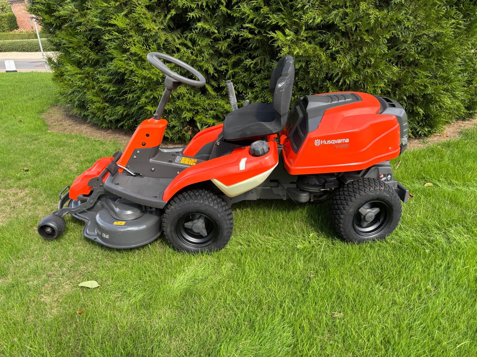 Zeer nette Husqvarna R 213 C frontmaaier, Tuin en Terras, Zitmaaiers, Ophalen, Zo goed als nieuw