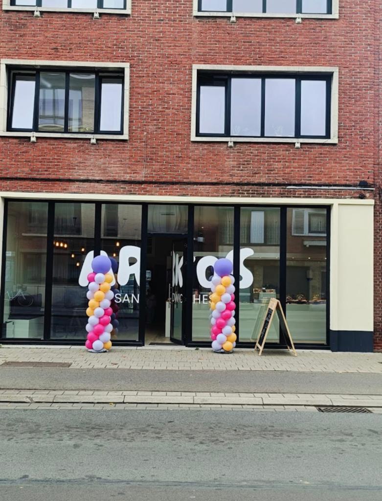 Over te nemen broodjeszaak in Deurne - draait goed, Immo, Appartementen en Studio's te huur