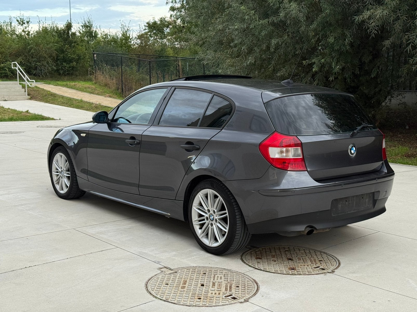 BMW Série 1 118i – Automatique, Argent ou Gris, Achat, Entreprise, Noir