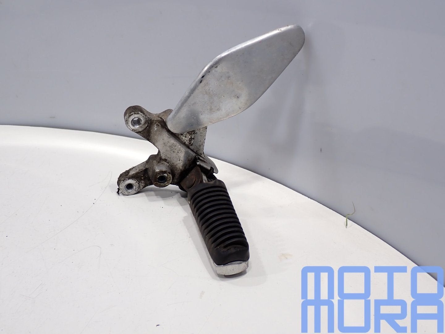 Repose-pied gauche avec support pour la Yamaha YZF1000R Thun, Motos, -, Utilisé, -, -