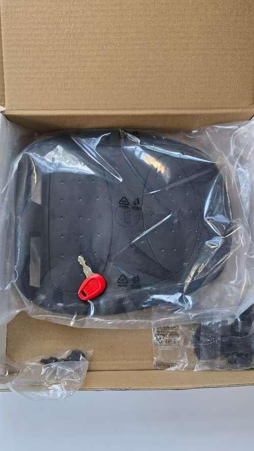 Givi blade b47 topkoffer met universele bevestigingsplaat, Ophalen, Zo goed als nieuw