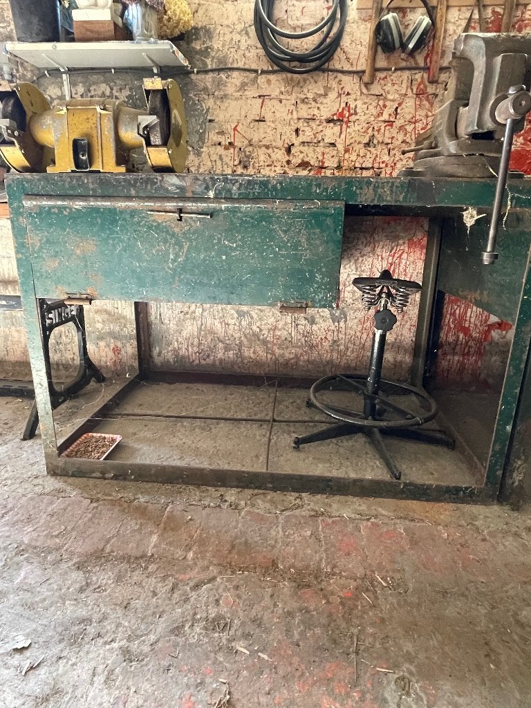werktafel, Ophalen, Gebruikt, 120 tot 170 cm, Bankschroef