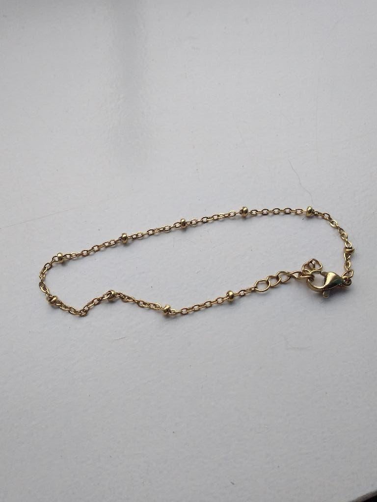 Fijn verguld armbandje met kleine kraaltjes, Handtassen en Accessoires, Armbanden, Ophalen of Verzenden, Nieuw, Goud, Goud