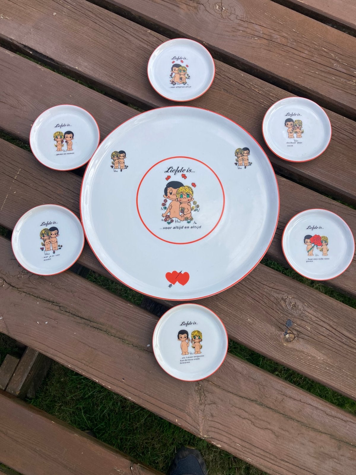 plats apéritifs, l’amour c'est..., Maison & Meubles, Cuisine | Vaisselle, Assiettes(s), Comme neuf, Enlèvement, Porcelaine