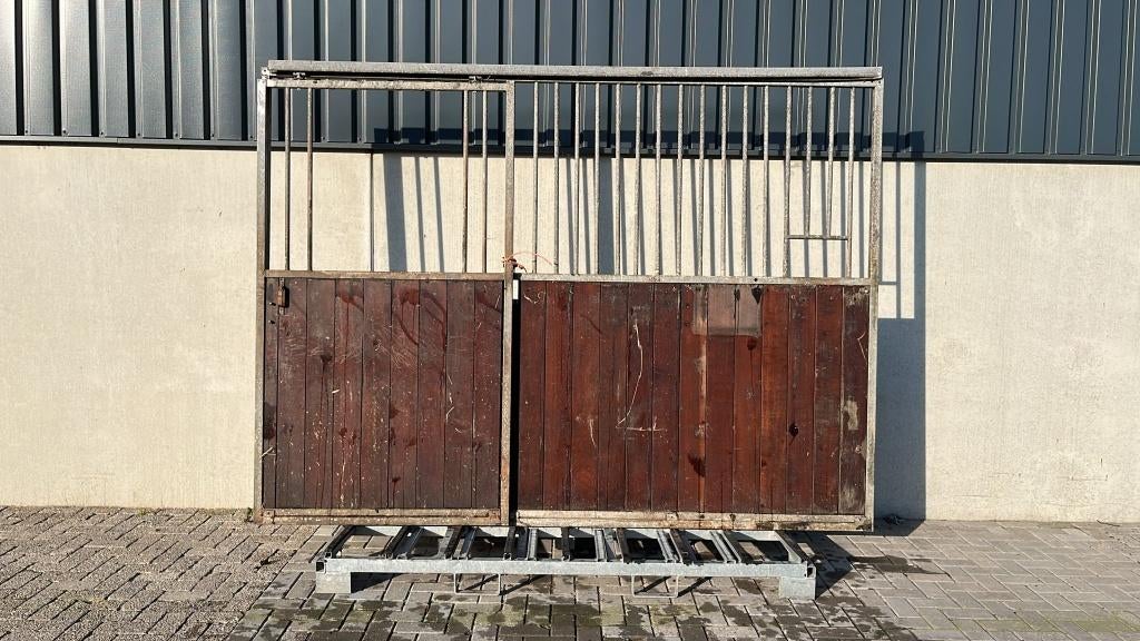 Voorwand met schuifdeur | 3000 x 2200 mm. | Gebruikt, Dieren en Toebehoren, Stalling en Weidegang, Opfok, Stalling, Weidegang