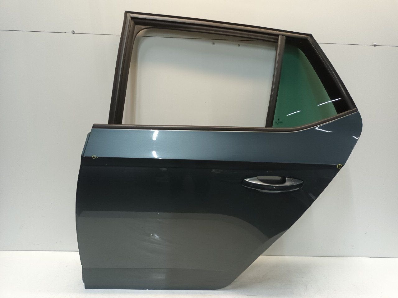 Portier links achter Skoda Fabia, Onderdelen@venauto.nl, Van der Ven Autorecycling B.V., Ettenseweg 76, 4706 PB Roosendaal, The Netherlands