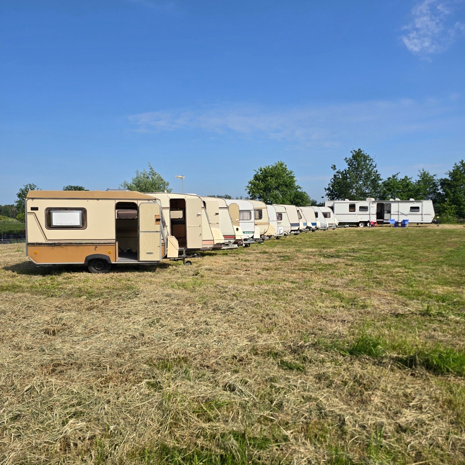 Chantier naval de 24 caravanes de 750 kg, food truck, carava, Entreprise