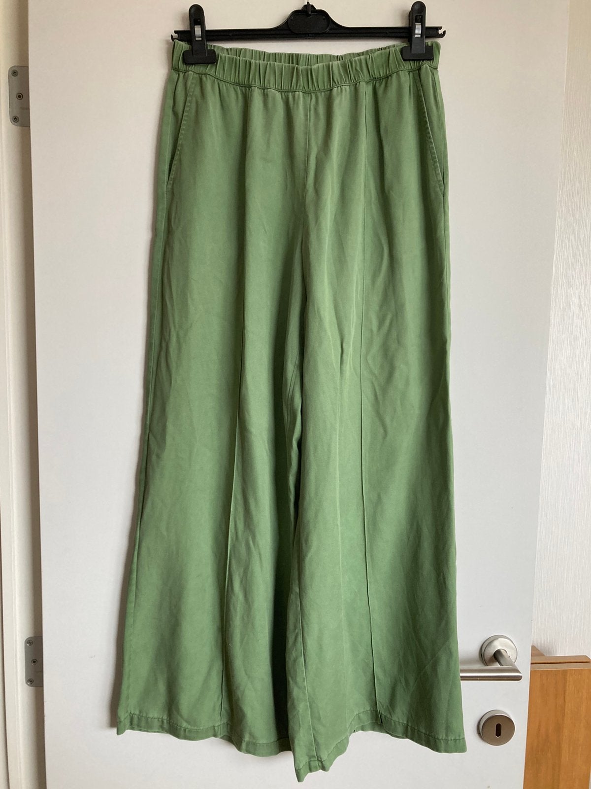 Selected Femme | maat 36 (small) | groene losse broek, Kleding | Dames, Ophalen of Verzenden, Driekwart, Maat 36 (S), Gedragen