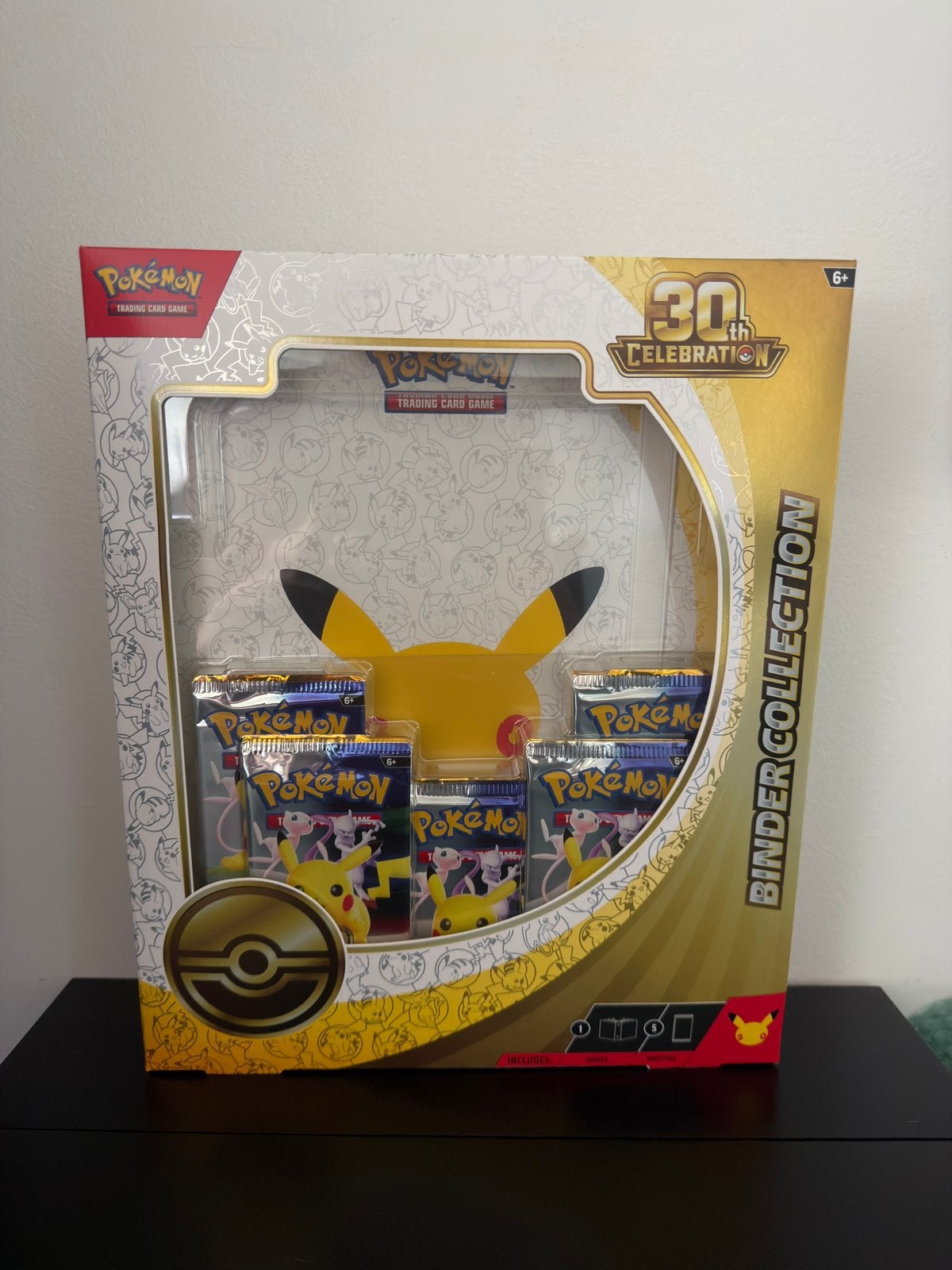 Pokemon tcg 30th celebration binder collection, Hobby en Vrije tijd, Ophalen, Nieuw, Boosterbox, Foil