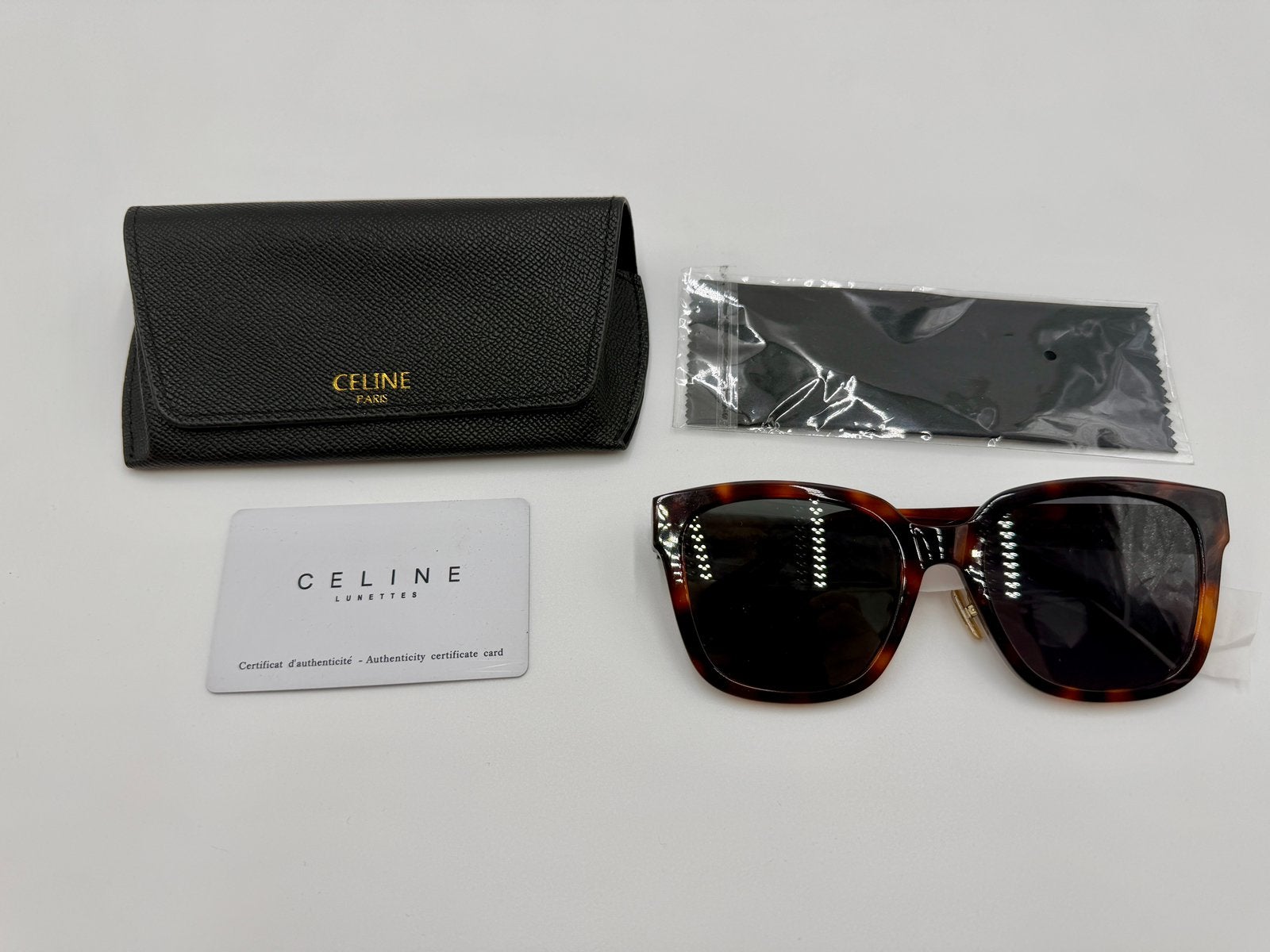 Lunettes de soleil Celine avec étui en cuir de luxe Nouveau, Envoi, Neuf, Lunettes de soleil, Autres marques