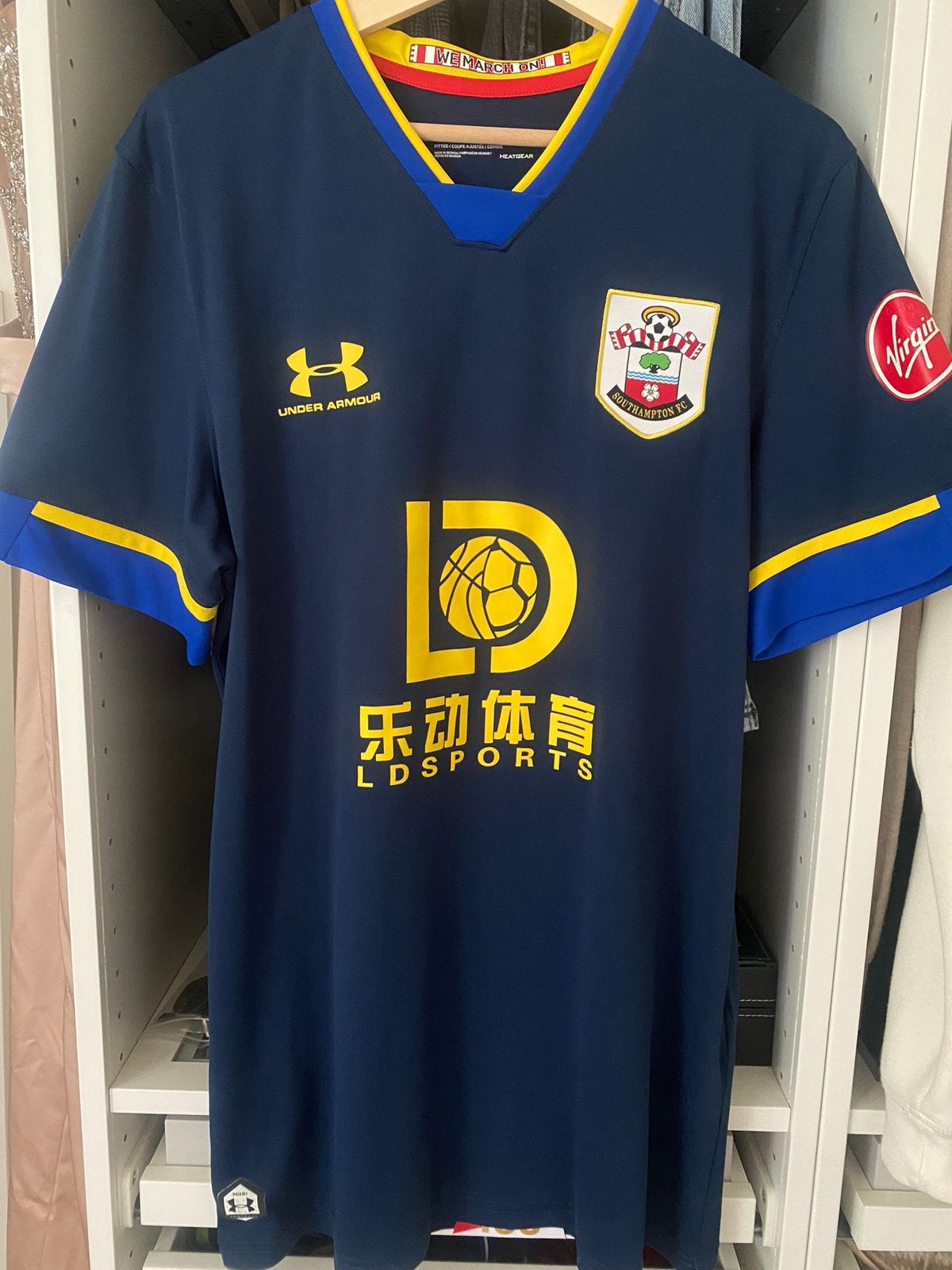 Voetbalshirt Southampton, Verzamelen, Sportartikelen en Voetbal, Verzenden, Gebruikt
