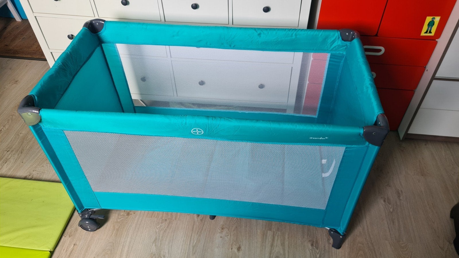Dreambee reisbed + muggennet + eenvoudige matras en hoes, Kinderen en Baby's, Babywiegjes en Ledikanten, Ophalen, Zo goed als nieuw