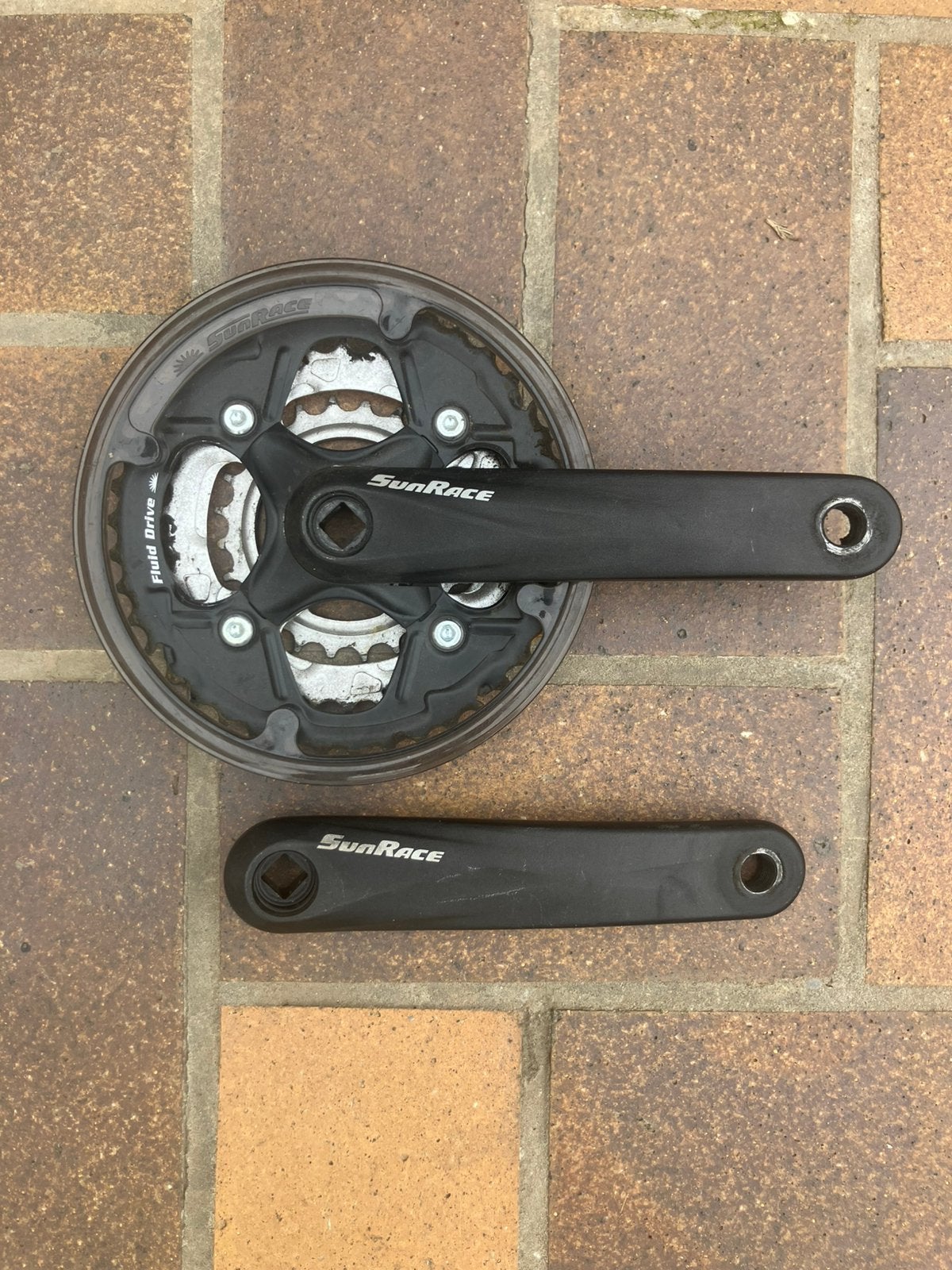Sunrace Triple Crankset, Fietsen en Brommers, Crankstel of Pedalen, Staal, Ophalen of Verzenden, Zo goed als nieuw