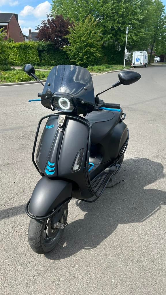 Vespa Sprint 50cc A-klasse 2019 – Matte Black Custom, Fietsen en Brommers, Scooters | Vespa, Ophalen of Verzenden, Zo goed als nieuw