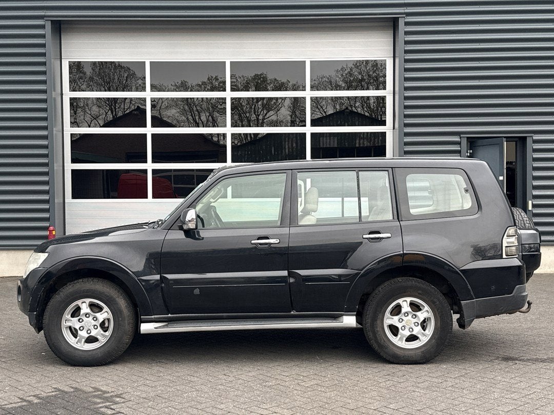 Mitsubishi PAJERO 7 persoons 3.0 V6 2.972cc 133kW (181pk) 4x, Auto's, Mitsubishi, Automaat, Gebruikt, Beige, 2500 kg
