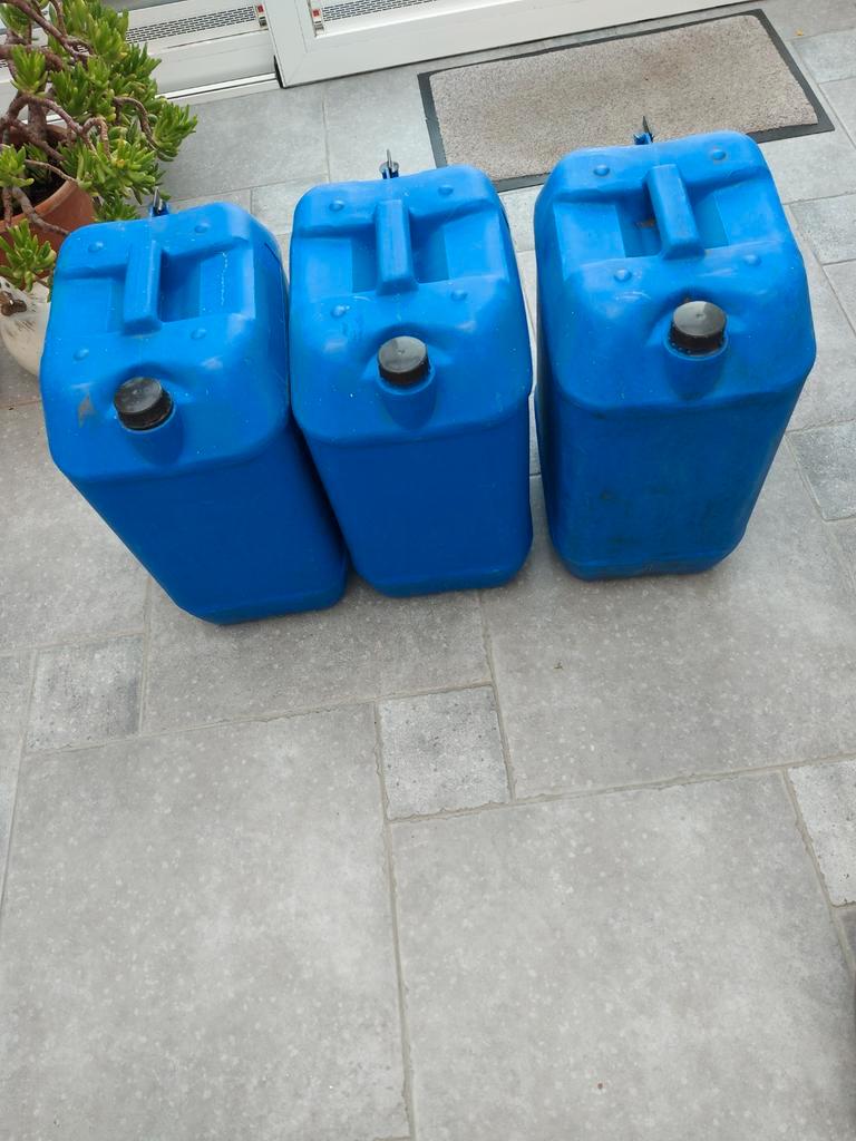 A vendre bidons pour pétrole de chauffage, Bricolage & Construction, Enlèvement