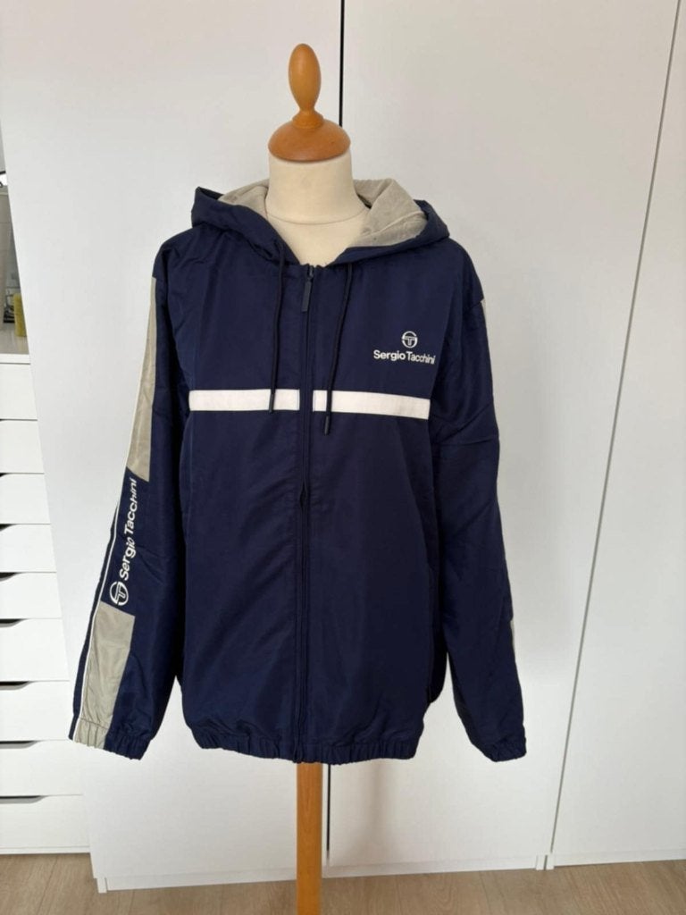 trainingsvestje blauw maat L Sergio Tacchini nog nieuw, Vêtements | Hommes, Vêtements de sport, Neuf, Enlèvement ou Envoi, Général