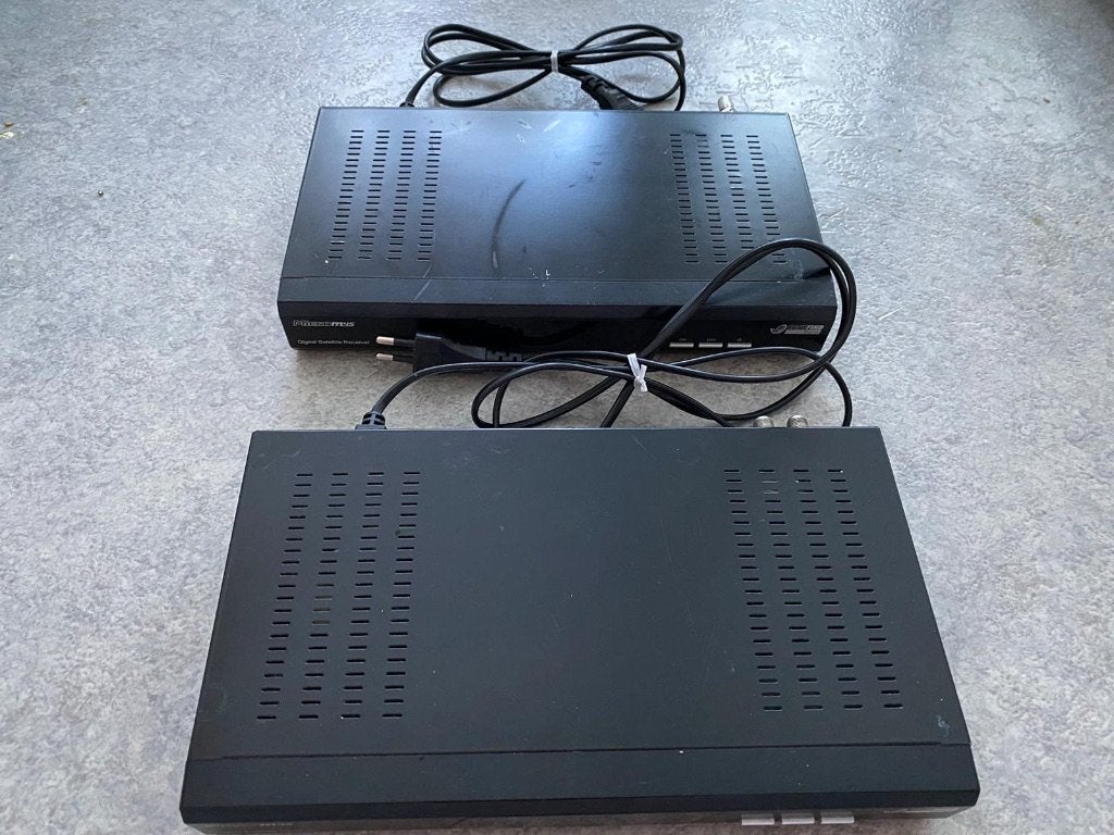 Receiver satellites Digital (2 pièces)., Envoi, Comme neuf