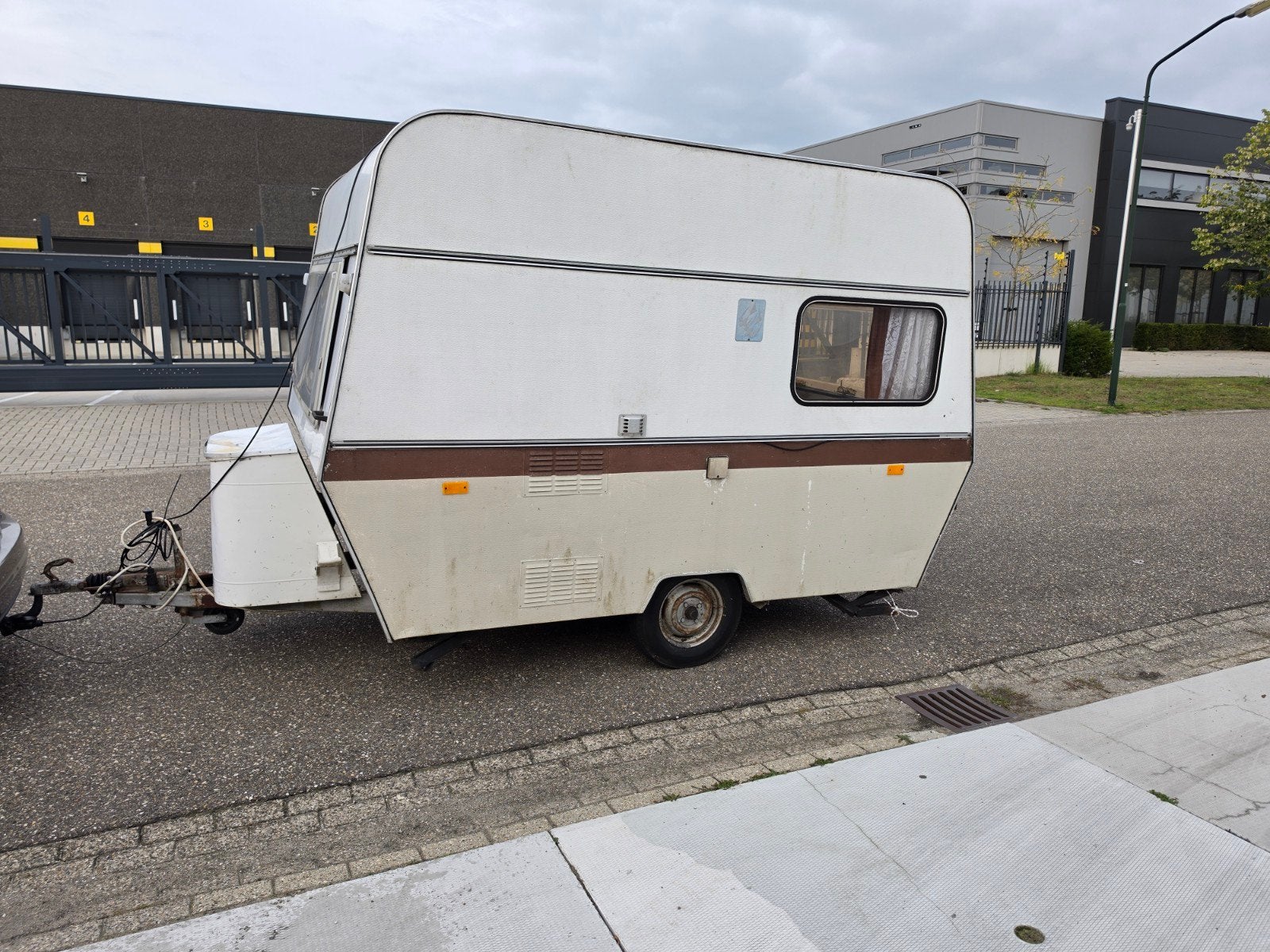 Knaus Jet 310 650kg !!! 1971 / 1972  keuring
Bouwjaar 1971 /, Ophalen